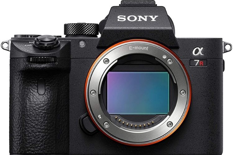 10 Best Sony a7R III and a7 III Accessories to Buy in 2021