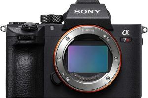 10 Best Sony a7R III and a7 III Accessories to Buy