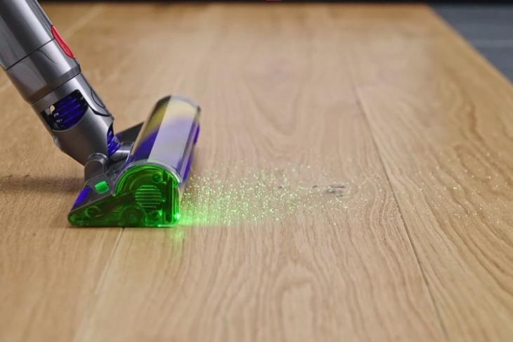 Dyson v15 detect vacuum with laser