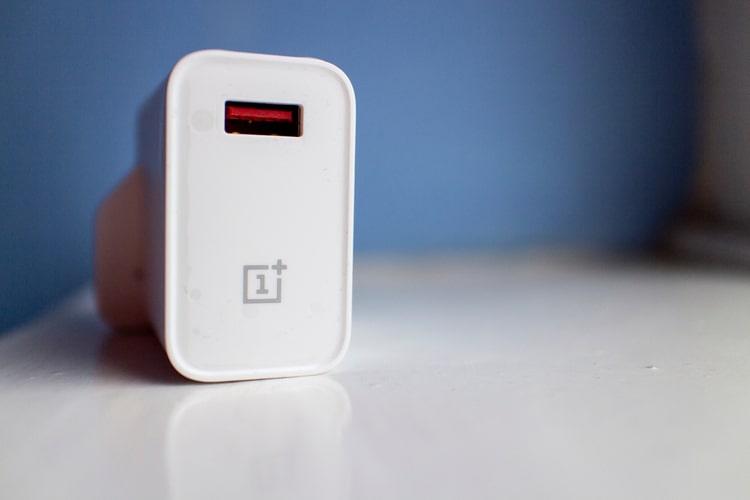 Oneplus will include a charger in OnePlus 9 box