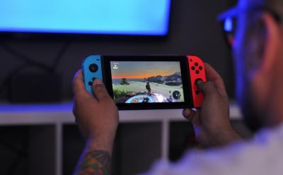 Qualcomm May Launch a Nintendo Switch-like Console with Android for $300