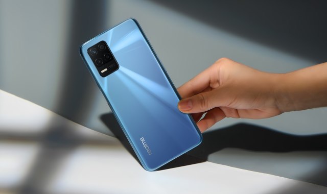 realme 8 5g official render