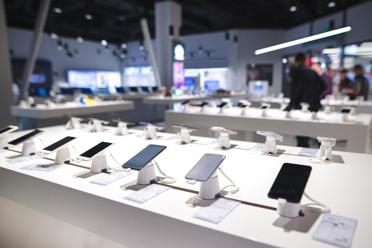 Global Smartphone Shipments Grew 25% YoY in Q1 2021; Samsung Takes Top Spot
https://beebom.com/wp-content/uploads/2021/04/shutterstock_1051249988-min.jpg