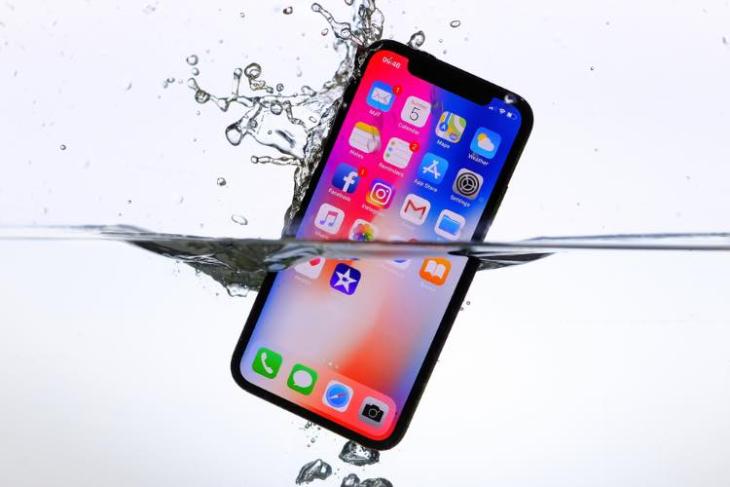 How to Get Water out of Your iPhone (Working Methods)