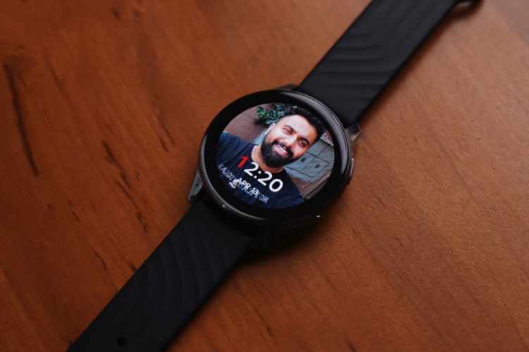 OnePlus Watch Update Adds Always on Display Remote Camera Shutter