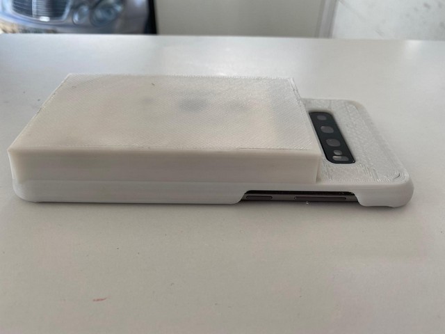 Samsung Galaxy S10  Chonk Edition  Redditor Adds a 10 000mAh Battery to His Device - 71