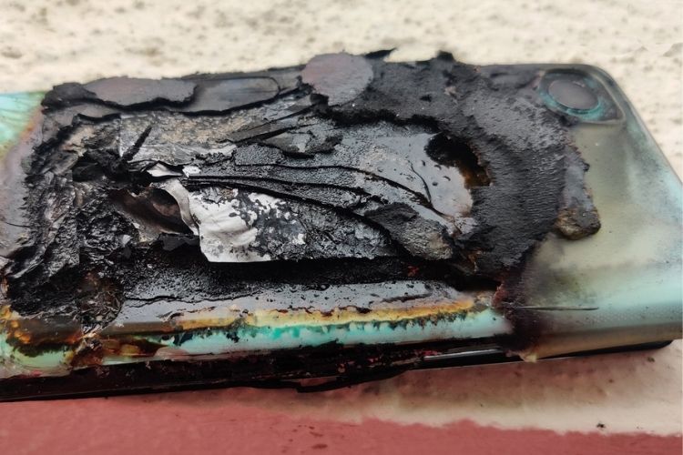 Shocking! OnePlus Nord 2 Battery Explodes And Catches Fire, Woman in  Physical Trauma - glbnews.com
