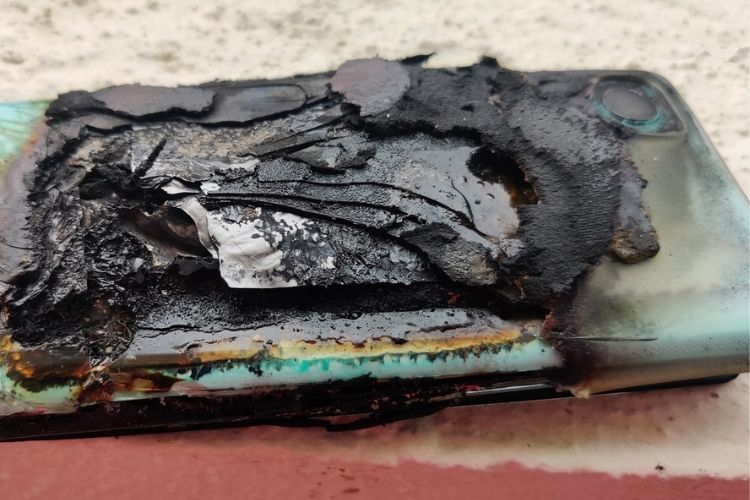 OnePlus Nord 2 Battery Explodes During Bike Ride