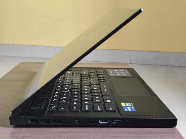 MSI GS66 Laptop Side 