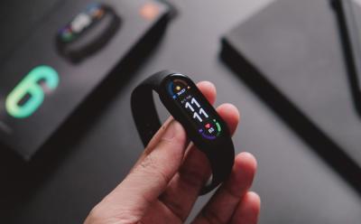 You Can Now Use Mi Band 6 as a Flashlight