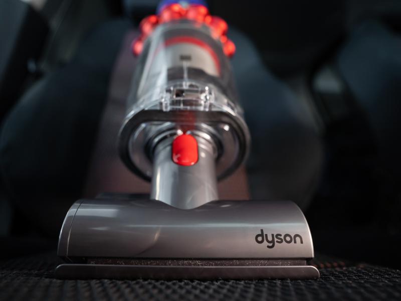 Dysons-Future-Robot-Vacuums-Might-Be-Able-to-Climb-Stairs-Open-Drawers