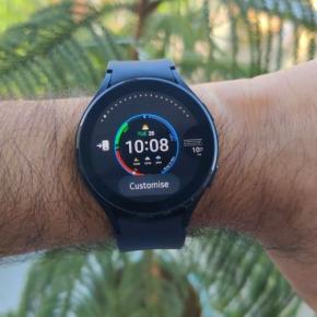 Thay đổi giao diện đồng hồ Samsung Galaxy Watch 4 theo phong cách cá nhân của bạn và gia tăng thêm niềm vui khi sử dụng chiếc đồng hồ thông minh này. Bức hình liên quan sẽ đưa bạn đến với những bộ giao diện đẹp và thông minh nhất. Hãy sáng tạo và thay đổi ngay hôm nay.