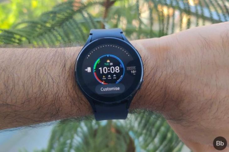 Bạn muốn thay đổi giao diện cho chiếc Samsung Galaxy Watch 4 của mình? Hãy xem hình ảnh để tìm hiểu cách thay đổi giao diện của đồng hồ này một cách nhanh chóng và dễ dàng, và tìm kiếm những giao diện đẹp mắt để tùy chỉnh theo sở thích của riêng bạn.