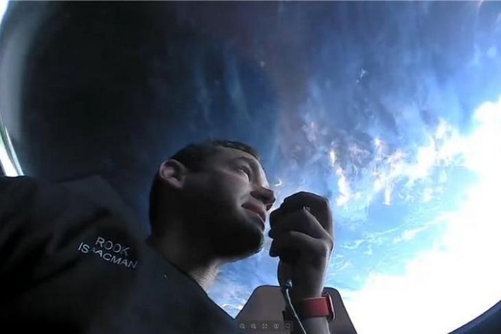SpaceX's Inspiration4 Spacecraft Shares First Photos from Space