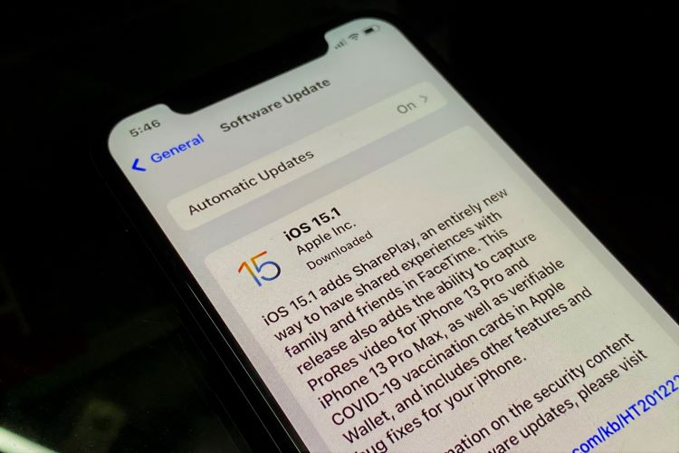 Apple Rolls out iOS 15.1, iPadOS 15.1 Update with SharePlay Support for FaceTime
https://beebom.com/wp-content/uploads/2021/10/iOS-15.1-on-iPhone-ss-feat-fin-1.jpeg?w=750&quality=75