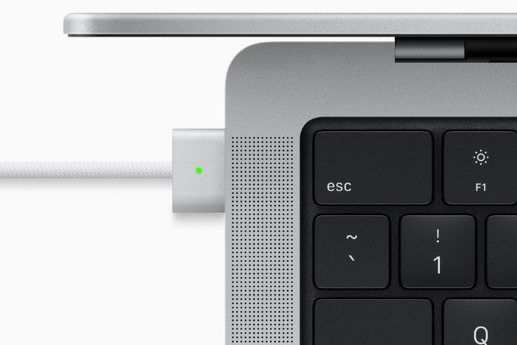 new macBook pro brings back magsafe charging