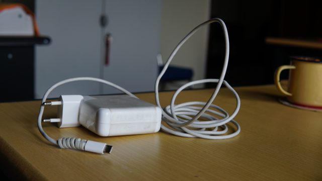 apple-macbook-charger - MacBook overheating macOS Monterey