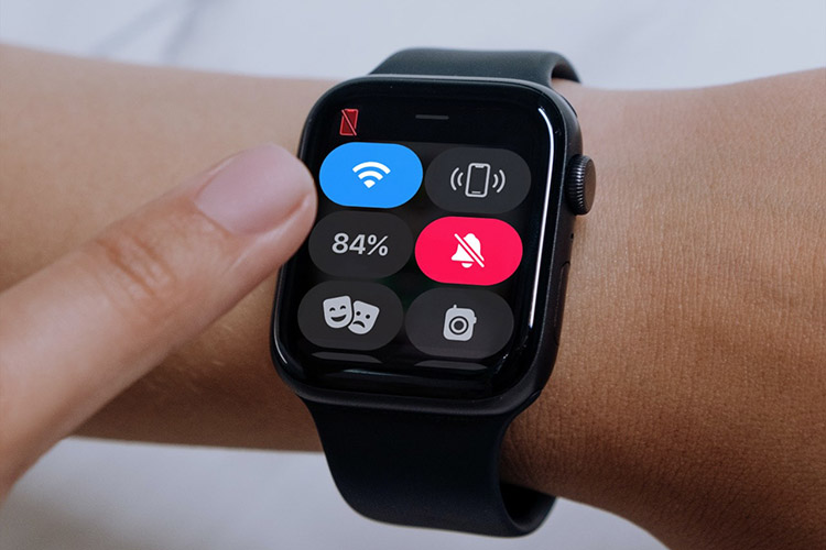 How do i know if my apple watch is online connected to my iphone