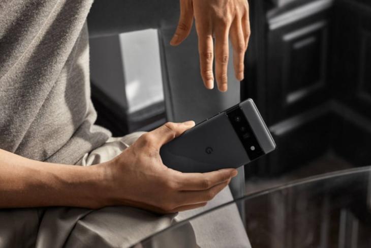 Google、Pixel 6の指紋スキャナーが遅いことを正当化しようとしている