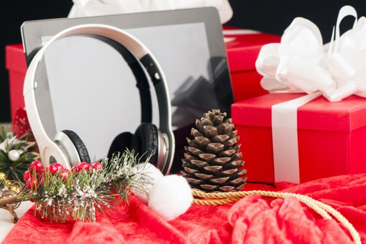 25 Best Tech Gifts for Christmas and New Year (2021)