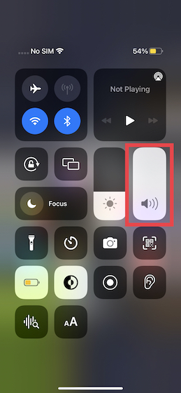 Adjust the volume from the control center on the iPhone