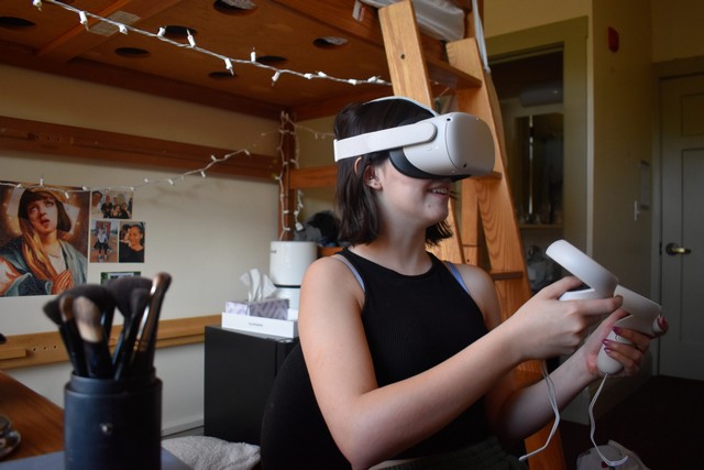 Standford University Conducts The First-Ever Class Entirely In Virtual Reality (Vr)
