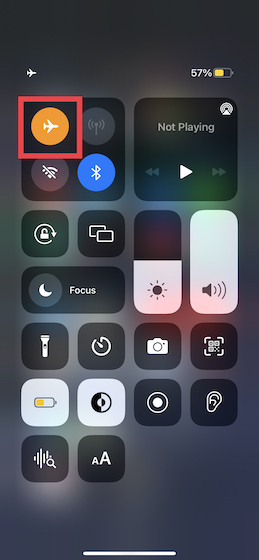 在 iPhone 上打开或关闭飞行模式