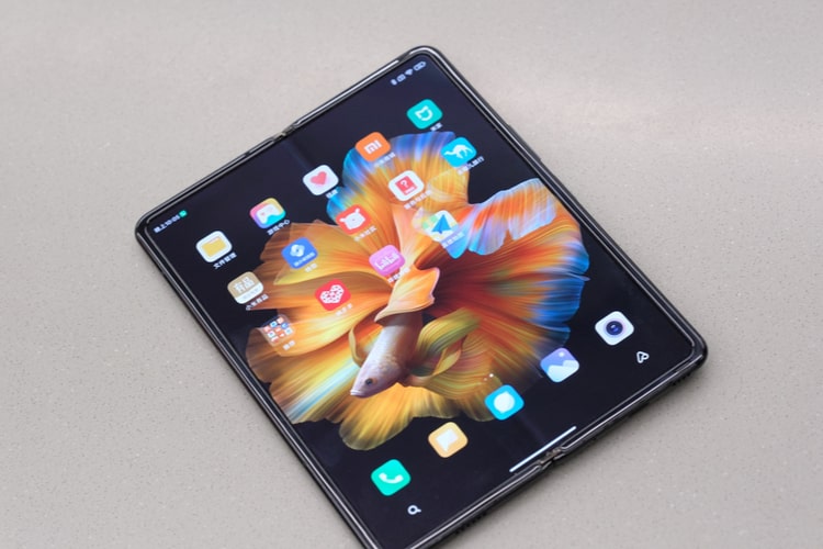 Xiaomi Mix Fold 2 to Feature Samsung's 8.1-Inch UTG Flexible AMOLED Display: Report