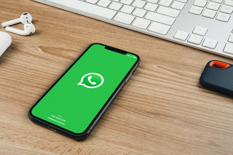 Whatsapp For Ios Redesigns Camera Ui And Caption View; Here’s What 