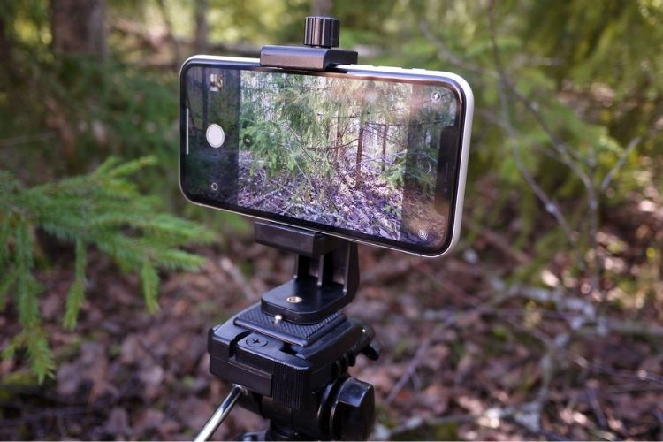 https://beebom.com/wp-content/uploads/2022/01/Best-Tripods-for-iPhone-You-Can-Buy-Right-Now.jpg?w=750&quality=75
