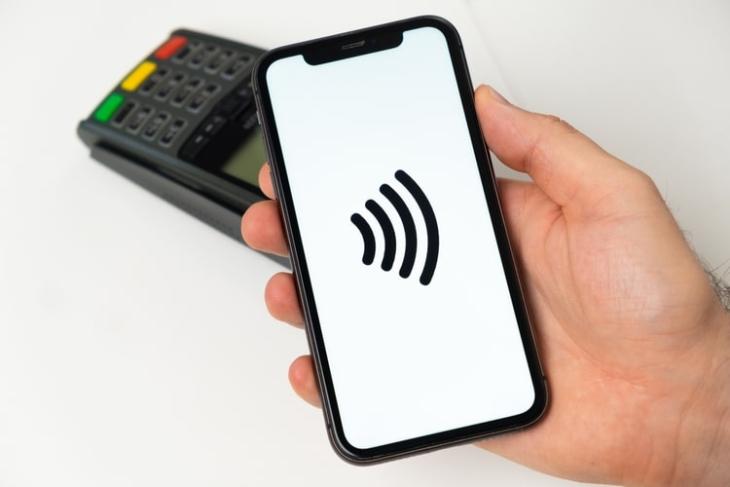 Apple Will Soon Allow Small Businesses to Accept Contactless Payments via iPhones