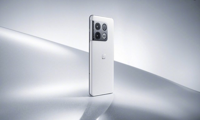 OnePlus 10 Pro Panda White Extreme Edition gestartet