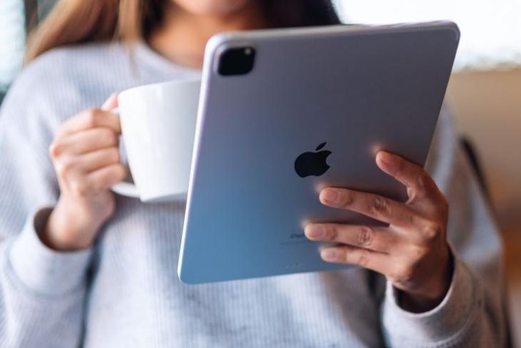 Apple führte die weltweiten Tablet-Lieferungen im Jahr 2021 an, die ansonsten im vierten Quartal 2021 einen Rückgang verzeichneten