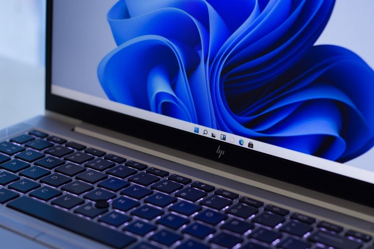 How to Hide the Taskbar in Windows 11