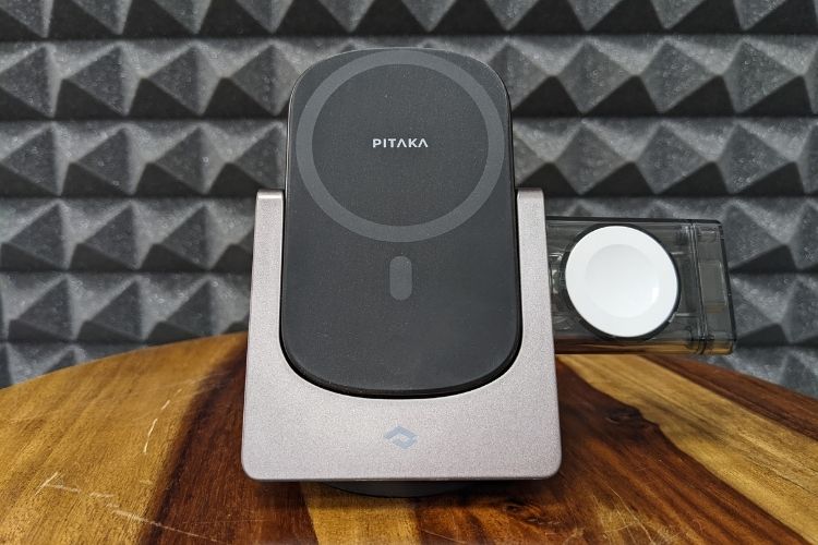 PITAKA MagEZ Slider: A 3-in-1 Solution that Debloats Charging Your