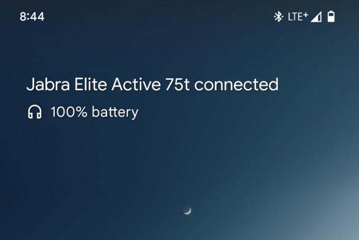 The Pixel "At a Glance" Widget Now Shows the Battery Status of Connected Bluetooth Devices