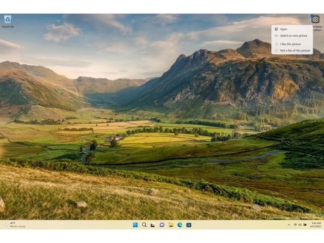 windows spotlight enabled by default in windows 11 build 22598