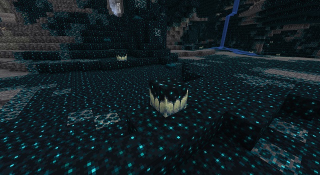 Minecraft's Deep Dark sculk brings a new way to farm XP