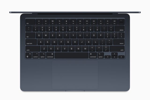 Apple-WWDC22-MacBook-Air-keyboard-220606_big.jpg.large_2x