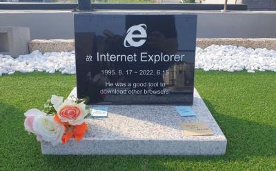 This Korean Engineer Built a Classy Gravestone to Honor the Now-Dead Internet Explorer!
