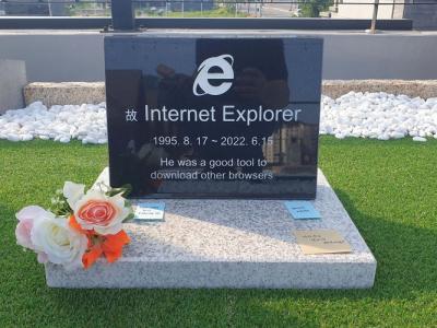 This Korean Engineer Built a Classy Gravestone to Honor the Now-Dead Internet Explorer!