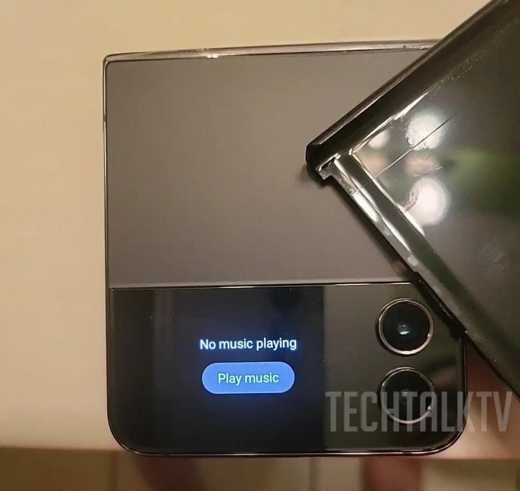 Samsung Galaxy Z Flip 4 Real-Life Images Show a Less Visible Crease