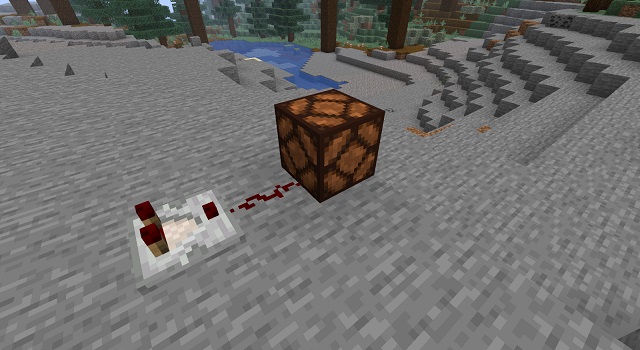 Redstone lamp connected with a comparator