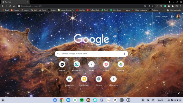 Với Chromebook, bạn có thể thay đổi hình nền Google dễ dàng và nhanh chóng. Hãy tìm kiếm những bức ảnh đẹp và cập nhật ngay vào hình nền để tạo không gian làm việc mới lạ, độc đáo. 