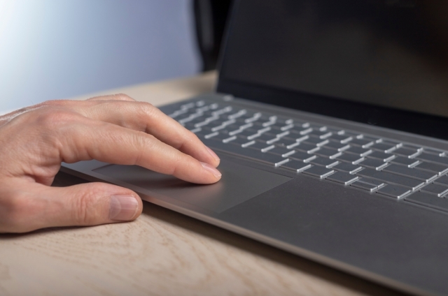 Klicken Sie Mit Der Rechten Maustaste Auf Ihr Chromebook Mit Touchpad Und Tastatur