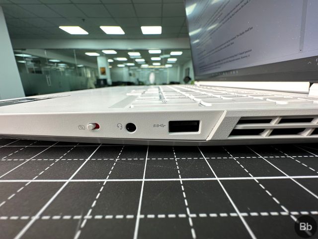 Right Side Ports Legion 5i Pro