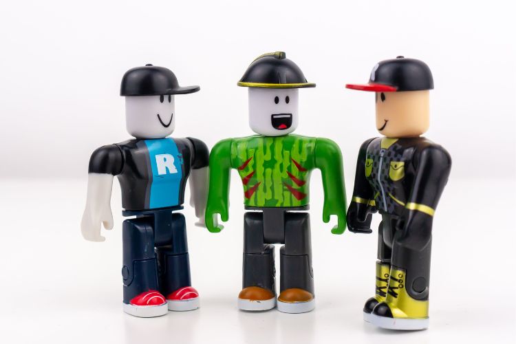 Roblox to add voice chat, starting initially with 'Spatial Voice