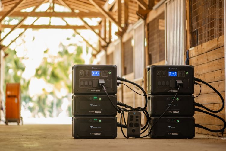 BLUETTI Portable Power Station 3000-Watt Portable Power Station (2 Solar  Panels Included) in the Portable Power Stations department at