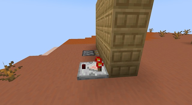 Redstone comparator behind the empty chiseled bookshelf