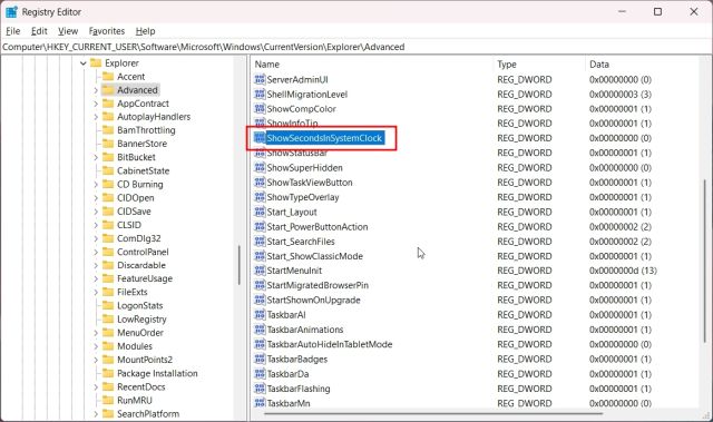 Zeigen Sie Sekunden in der Windows 11-Taskleistenuhr mithilfe der Registrierung an (ältere 2021-Builds)
